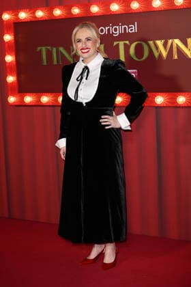 . 27 11 2025. London, United Kingdom. Rebel Wilson arriving at the Tinsel Town premiere in London.  xStephenxLockx xi-Imagesx IIM-26418-0016