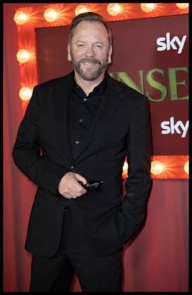 . 27 11 2025. London, United Kingdom. Kiefer Sutherland arriving at the Tinsel Town premiere in London.  xStephenxLockx xi-Imagesx IIM-26418-0038
