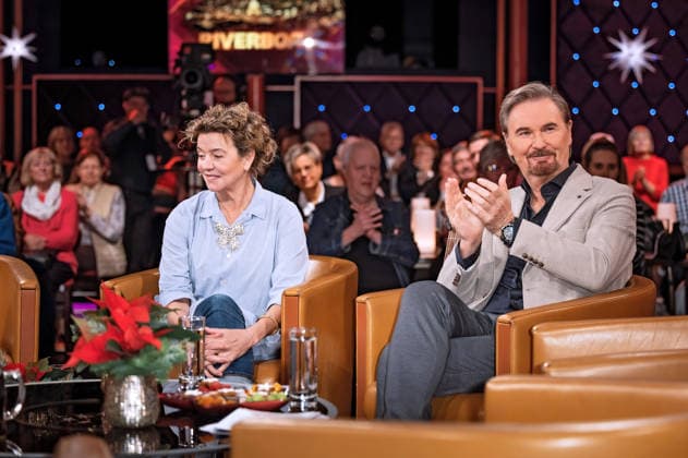 MDR - Riverboat. Schauspielerin Margarita Broich und Sänger Nik P. ( Nikolaus Presnik ) anläßlich der Aufzeichnung der MDR - Talkshow Riverboat am 27.11.2025 in der Mediacity Leipzig. 20251127SFL0022
