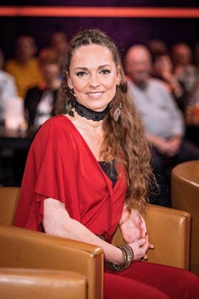 MDR - Riverboat. Sängerin Dominique Lacasa anläßlich der Aufzeichnung der MDR - Talkshow Riverboat am 27.11.2025 in der Mediacity Leipzig. 20251127SFL0030