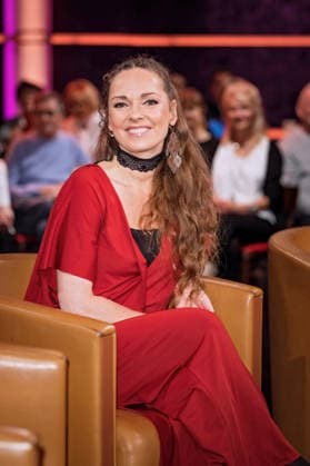 MDR - Riverboat. Sängerin Dominique Lacasa anläßlich der Aufzeichnung der MDR - Talkshow Riverboat am 27.11.2025 in der Mediacity Leipzig. 20251127SFL0035