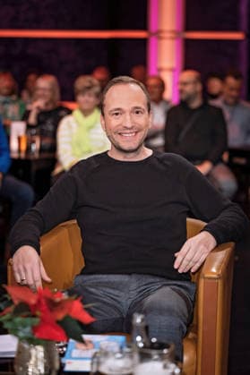 MDR - Riverboat. Moderator Mario D. Richardt anläßlich der Aufzeichnung der MDR - Talkshow Riverboat am 27.11.2025 in der Mediacity Leipzig. 20251127SFL0038
