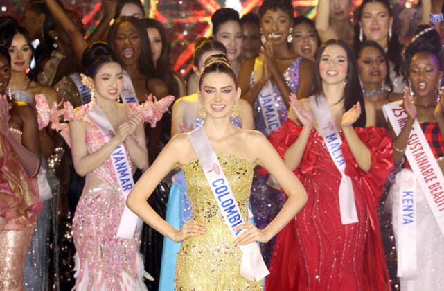 November 27, 2025, Tokyo, Japan - Miss Colombia Catalina Duque (C) is selected for the Miss International 2025 at the annual beauty pageant in Tokyo on Thursday, November 27, 2025. 26-year old Colombian model Duque was crowned from 80 contestants. (photo by Yoshio Tsunoda AFLO)  aflo_311757373
