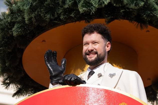 November 27, 2025, Bronx, New York, USA: Calum Scott rides on float during 99th annual 2025 Macy s Thanksgiving Day Parade in Midtown Manhattan on Central Park West in New York, NY on November 27, 2025 Bronx USA - ZUMAr339 20251127_znp_r339_026 Copyright: xLevxRadinx