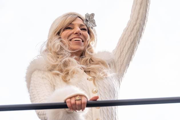 November 27, 2025, Bronx, New York, USA: Debbie Gibson rides on float during 99th annual 2025 Macy s Thanksgiving Day Parade in Midtown Manhattan on Central Park West in New York, NY on November 27, 2025 Bronx USA - ZUMAr339 20251127_znp_r339_029 Copyright: xLevxRadinx