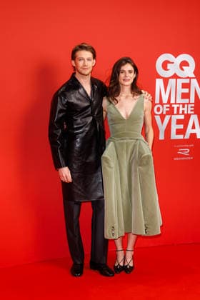 Award - 27. GQ Men of the Year Award 2025 - Joe Alwyn und Alison Oliver beim 27. GQ Men of the Year Award im Metropol am 27.11.2025 inBerlin Copyright: xEventpressxKochanx