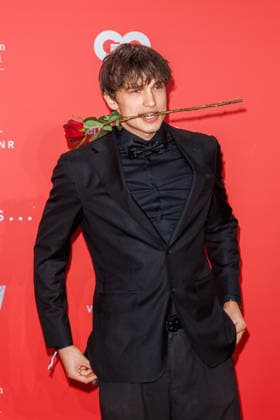 Award - 27. GQ Men of the Year Award 2025 - Giuliano Poplawski beim 27. GQ Men of the Year Award im Metropol am 27.11.2025 inBerlin Copyright: xEventpressxKochanx