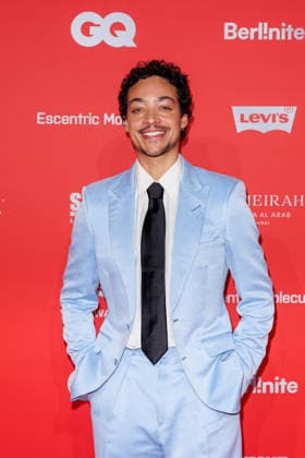 Award - 27. GQ Men of the Year Award 2025 - Aurel Mertz beim 27. GQ Men of the Year Award im Metropol am 27.11.2025 inBerlin Copyright: xEventpressxKochanx