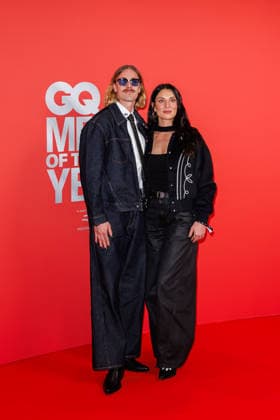 Award - 27. GQ Men of the Year Award 2025 - Jackson Irvine und Jemilla Pir beim 27. GQ Men of the Year Award im Metropol am 27.11.2025 inBerlin Copyright: xEventpressxKochanx