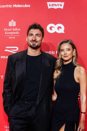 Award - 27. GQ Men of the Year Award 2025 - Mats Hummels und Nicola Cavanis beim 27. GQ Men of the Year Award im Metropol am 27.11.2025 inBerlin Copyright: xEventpressxKochanx