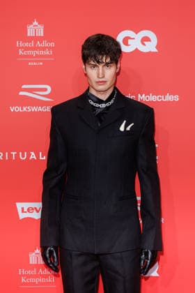 Award - 27. GQ Men of the Year Award 2025 - Moritz Hau beim 27. GQ Men of the Year Award im Metropol am 27.11.2025 inBerlin Copyright: xEventpressxKochanx