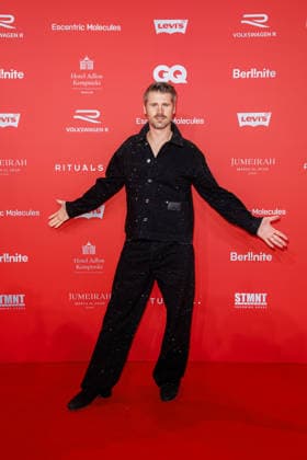 Award - 27. GQ Men of the Year Award 2025 - Thore Schölermann beim 27. GQ Men of the Year Award im Metropol am 27.11.2025 inBerlin Copyright: xEventpressxKochanx