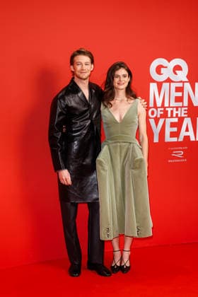 Award - 27. GQ Men of the Year Award 2025 - Joe Alwyn und Alison Oliver beim 27. GQ Men of the Year Award im Metropol am 27.11.2025 inBerlin Copyright: xEventpressxKochanx
