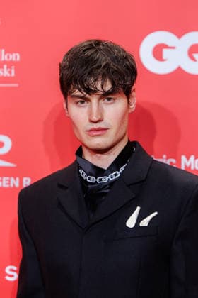 Award - 27. GQ Men of the Year Award 2025 - Moritz Hau beim 27. GQ Men of the Year Award im Metropol am 27.11.2025 inBerlin Copyright: xEventpressxKochanx