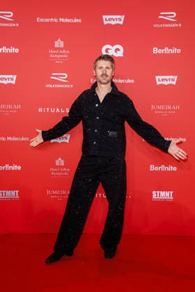 Award - 27. GQ Men of the Year Award 2025 - Thore Schölermann beim 27. GQ Men of the Year Award im Metropol am 27.11.2025 inBerlin Copyright: xEventpressxKochanx
