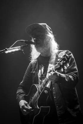 J Masics Konzert in Glasgow J Masics supporting My Bloody Valentine at the Ovo Hydro in Glasgow on 27 November 2025. J Masics supporting My Bloody Valentine performing at the Ovo Hydro in Glasgow on 27 November 2025. Joseph Donald Mascis Jr., better known as J Mascis, is an American musician who is the singer, guitarist and main songwriter for the alternative rock band Dinosaur Jr., Credit:Adam Hampton-Matthews Avalon  Copyright: xAdamxHampton-Matthewsx xAvalonx 1055053100