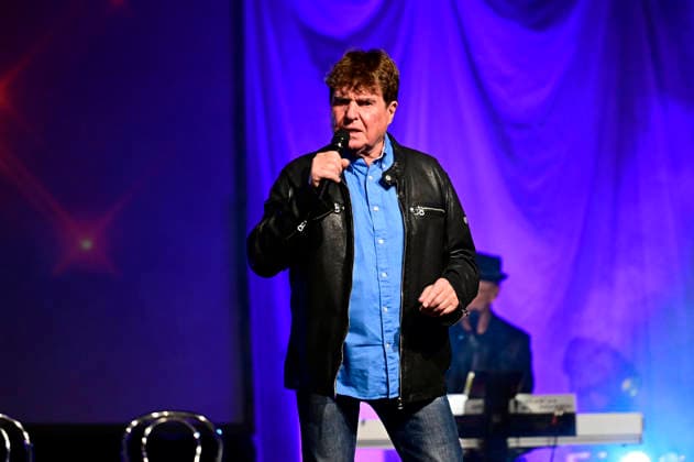 Frank Schöbel live bei einem Konzert seiner Frank Schöbel zur Weihnachtszeit -Tour in der Messe-und Veranstaltungshalle. Löbau, 27.11.2025