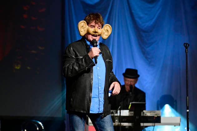 Frank Schöbel live bei einem Konzert seiner Frank Schöbel zur Weihnachtszeit -Tour in der Messe-und Veranstaltungshalle. Löbau, 27.11.2025