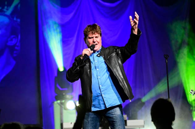 Frank Schöbel live bei einem Konzert seiner Frank Schöbel zur Weihnachtszeit -Tour in der Messe-und Veranstaltungshalle. Löbau, 27.11.2025