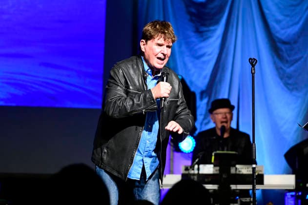 Frank Schöbel live bei einem Konzert seiner Frank Schöbel zur Weihnachtszeit -Tour in der Messe-und Veranstaltungshalle. Löbau, 27.11.2025