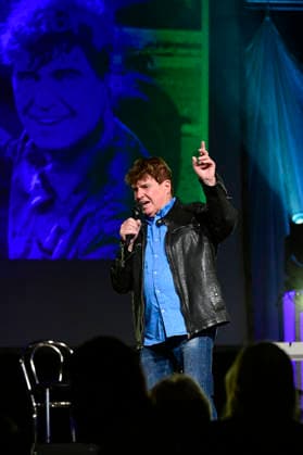 Frank Schöbel live bei einem Konzert seiner Frank Schöbel zur Weihnachtszeit -Tour in der Messe-und Veranstaltungshalle. Löbau, 27.11.2025