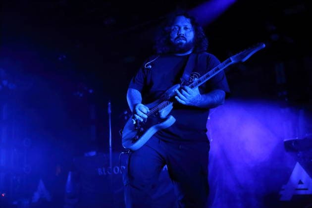 Josh Thomas von der Band Thousand Below bei einem Konzert als Support für Adept im Astra Kulturhaus in Berlin, 27. November 2025. Thousand Below Konzert Berlin