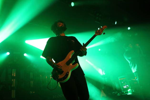 Josh Billimoria von der Band Thousand Below bei einem Konzert als Support für Adept im Astra Kulturhaus in Berlin, 27. November 2025. Thousand Below Konzert Berlin