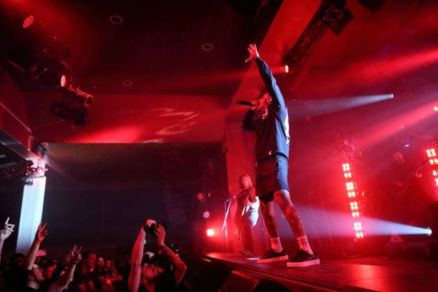 Robert Ljung von der Band Adept bei einem Konzert im Astra Kulturhaus in Berlin, 27. November 2025. Adept Konzert Berlin