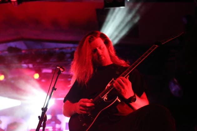 Gustav Lithammer von der Band Adept bei einem Konzert im Astra Kulturhaus in Berlin, 27. November 2025. Adept Konzert Berlin