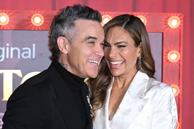 Robbie Williams mit Ehefrau Ayda Field bei der Premiere des Sky-Films Tinsel Town Das Wunder von Stoneford im Vue Cinema West End. London, 27.11.2025