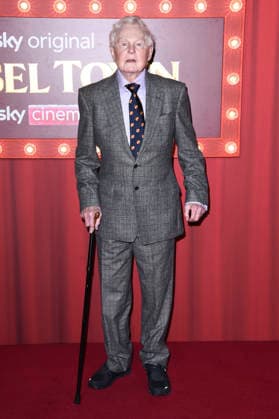 Derek Jacobi bei der Premiere des Sky-Films Tinsel Town Das Wunder von Stoneford im Vue Cinema West End. London, 27.11.2025