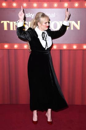 Rebel Wilson bei der Premiere des Sky-Films Tinsel Town Das Wunder von Stoneford im Vue Cinema West End. London, 27.11.2025