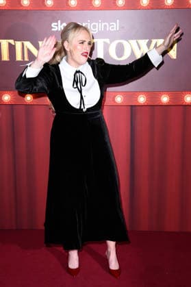 Rebel Wilson bei der Premiere des Sky-Films Tinsel Town Das Wunder von Stoneford im Vue Cinema West End. London, 27.11.2025