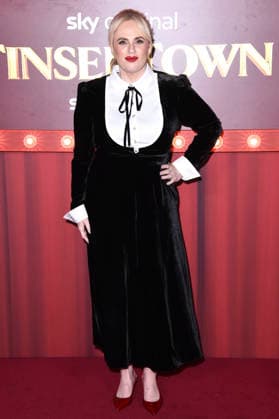 Rebel Wilson bei der Premiere des Sky-Films Tinsel Town Das Wunder von Stoneford im Vue Cinema West End. London, 27.11.2025