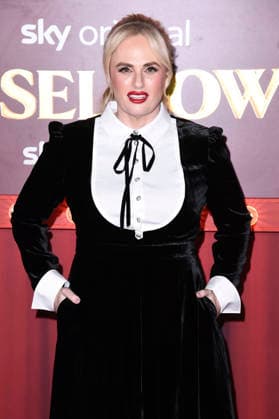 Rebel Wilson bei der Premiere des Sky-Films Tinsel Town Das Wunder von Stoneford im Vue Cinema West End. London, 27.11.2025