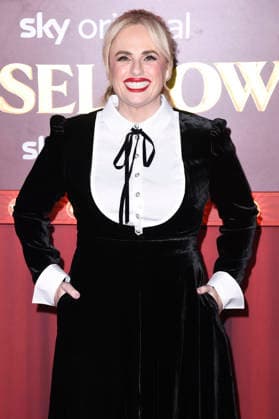 Rebel Wilson bei der Premiere des Sky-Films Tinsel Town Das Wunder von Stoneford im Vue Cinema West End. London, 27.11.2025