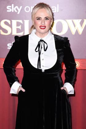 Rebel Wilson bei der Premiere des Sky-Films Tinsel Town Das Wunder von Stoneford im Vue Cinema West End. London, 27.11.2025