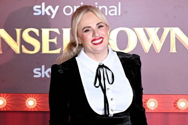 Rebel Wilson bei der Premiere des Sky-Films Tinsel Town Das Wunder von Stoneford im Vue Cinema West End. London, 27.11.2025