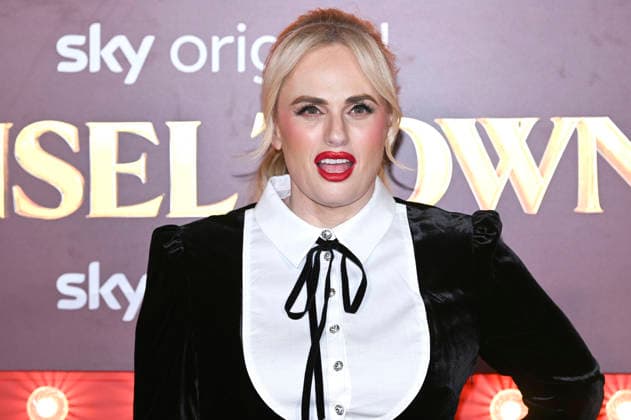 Rebel Wilson bei der Premiere des Sky-Films Tinsel Town Das Wunder von Stoneford im Vue Cinema West End. London, 27.11.2025
