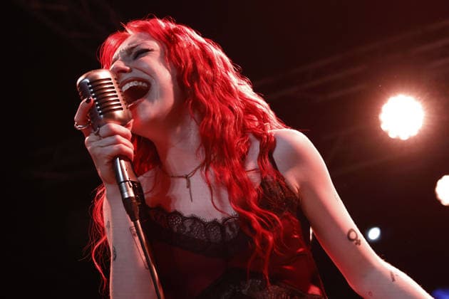 FOTO IPP MIPA MILANO 27 11 2025 CONCERTO SOPHIE AND THE GIANTS NELLA FOTO : LA CANTANTE SOPHIE LOUISE SCOTT Italy Photo Press - World Copyright