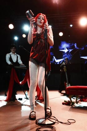 FOTO IPP MIPA MILANO 27 11 2025 CONCERTO SOPHIE AND THE GIANTS NELLA FOTO : LA CANTANTE SOPHIE LOUISE SCOTT Italy Photo Press - World Copyright