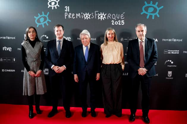 Forque Awards Photocall in Madrid Emma Lustres receives the Gold Medal of the Forqué Awards 2025 The president of EGEDA, Enrique Cerezo 3i , and producer Emma Lustres 2d , poses at the photocall, at the Antigua Fábrica de Cerveza El Águila, on November 28, 2025, in Madrid Spain Noted for promoting relevant titles in Spanish cinema and co-founding Vaca Films, a benchmark in independent fiction Receives the Gold Medal for her decisive role in production, her vision of the future and her active defense of producers rights 28 NOVEMBER 2025 A Pé Madrid Madrid Madrid Spain  Copyright: xA.xPÃ rezxMecax 7132659