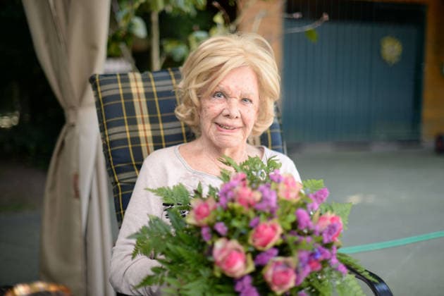 Mit 94 Jahren ist Ingrid van Bergen am 28. November 2025 in ihrem Haus in Eyendorf in de Lüneburger Heide, bei Hamburg verstorben. (Archivbild vom 09.06.2021) Ingrid van Bergen in ihrem Wohnhaus - Ingrid von Bergen verstorben, Landkreis Harburg Hamburg Deutschland Eyendorf