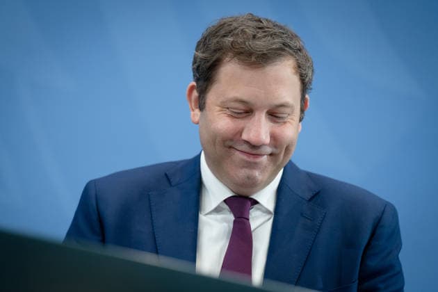 Pressestatement nach Koalitionsausschuss, Bundeskanzleramt Berlin, Pressestatement nach Koalitionsausschuss, Parteivorsitzender, Vizekanzler, Finanzminister, Lars Klingbeil, SPD, Bundeskanzleramt Berlin Berlin GER *** Press statement after coalition committee, Federal Chancellery Berlin, Press statement after coalition committee, Party Chairman, Vice-Chancellor, Finance Minister, Lars Klingbeil, SPD, Federal Chancellery Berlin GER