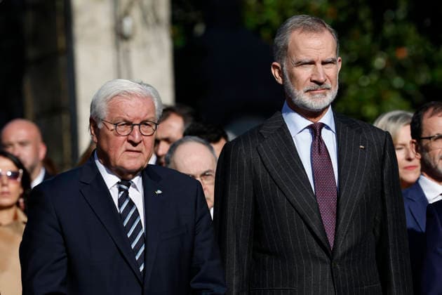 News Bilder des Tages German President, Frank-Walter Steinmeier (L), and Spain s King Felipe VI attend a ceremony to pay a tribute to victims of Nazi Germany s bombings over the town of Gernika in 1937, in front of a memorial in the town of Gernika, Basque Country, northern Spain, 28 November 2025. Steinmeier is on his last day of official visit in Spain. German President Frank-Walter Steinmeier state visit in Spain !ACHTUNG: NUR REDAKTIONELLE NUTZUNG!  Copyright: xMiguelxTonax GRAF3834 20251128-55018675070_1