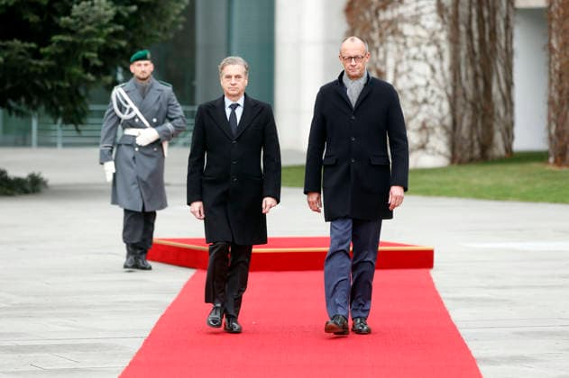 News Bilder des Tages Robert Golob und Friedrich Merz beim Empfang des Ministerpräsidenten von Slowenien mit militärischen Ehren zu einem gemeinsamen Gespräch mit anschließendem Pressestatement im Bundeskanzleramt. Berlin, 28.11.2025 *** Robert Golob and Friedrich Merz at the reception of the Prime Minister of Slovenia with military honors for a joint discussion followed by a press statement at the Federal Chancellery Berlin, 28 11 2025 Foto:xAgenturxWehnertx xGränzdörferx xFuturexImagex merz_golob_5104