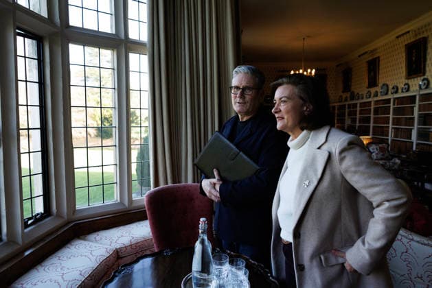 Prime Minister Keir Starmer meets Eluned Morgan 28 11 2025. Great Missenden , United Kingdom. Prime Minister Keir Starmer meets the First Minister of Wales Eluned Morgan for a bilateral meeting at Chequers., Credit:Simon Dawson Avalon United Kingdom, Great Missenden, Chequers  Copyright: xSimonxDawsonx xAvalonx 1055181182