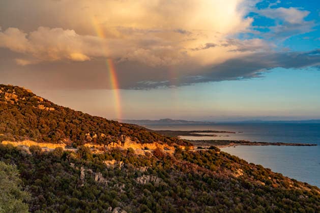 Regenbogen Regenbogen über der Südwestküste von Korsika, Frankreich Rainbow over the South West coast of Corsica, France