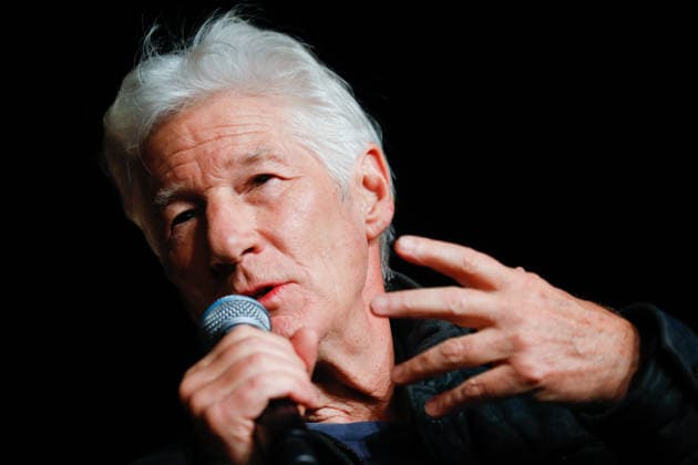 Entertainment Bilder des Tages Switching on of the Christmas lights in Murcia Actor Richard Gere speaks at the lighting of the Great Christmas Tree of Murcia 2025, on November 28, 2025, in Murcia, Spain Along with the mayor, the children of the Aladina Foundation, its president, Paco Arango, and its director, Ishtar Espejo, as well as Richard Gere, participate in the lighting of the tree, co-president of The Gere Foundation This event, as well as the previous one to lay the first stone of the Aladina Pediatric Gymnasium, are focused on raising awareness and funds for children and adolescents with cancer 28 NOVEMBER 2025 LIGHTING OF CHRISTMAS LIGHTS PEDIATRIC FAMOUS FAMOUS CANCER ALADINA FOUNDATION Murcia Murcia Spain  Copyright: xEduxBotellax 7134207