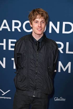 Louis Hofmann bei der Festival-Eröffnung von AROUND THE WORLD IN 14 FILMS im Kino in der Kulturbrauerei in Berlin am 28.11.2025